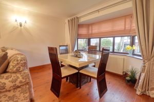 Lounge/Diner- click for photo gallery